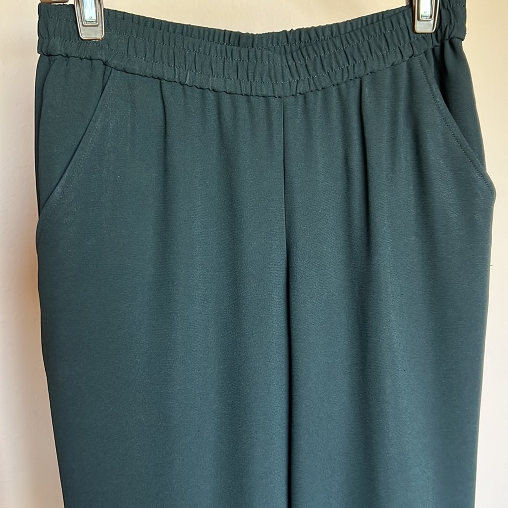 Ann Taylor black crepe like pants, perfect for a capsule wardrobe